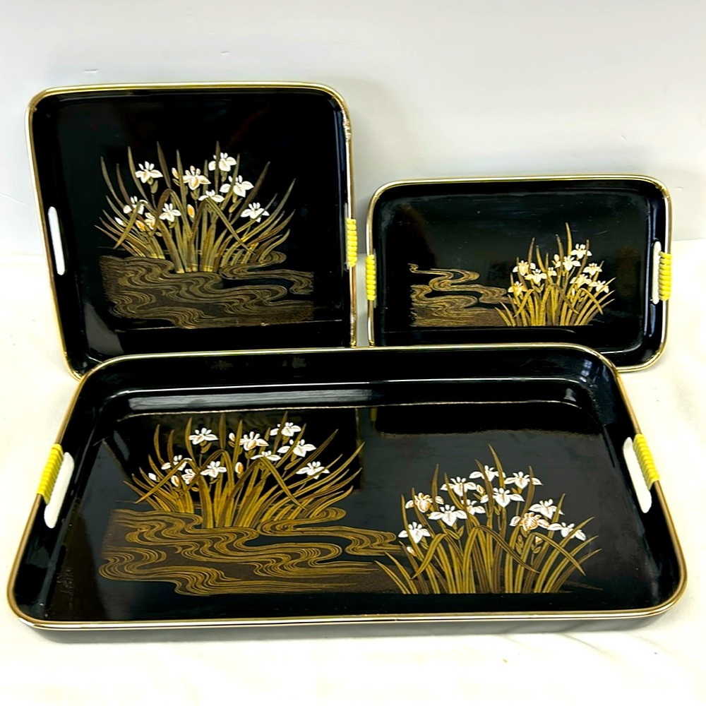 Retro/vintage set of three Made in Japan black  lacquerware nesting trays